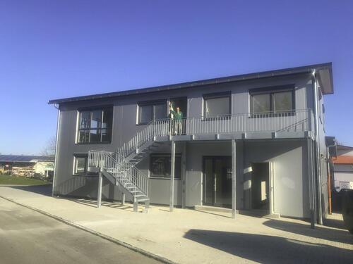 Foto - Haus mit 2 Wohnungen Neubau Physio Versicherung Gewerblich Privat