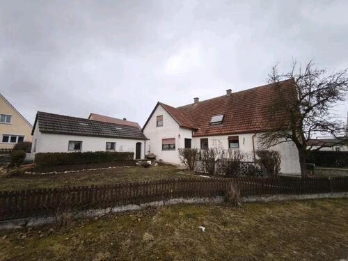 Foto - 9 Zimmer Mehrfamilienhaus, Wohnhaus in Möttingen