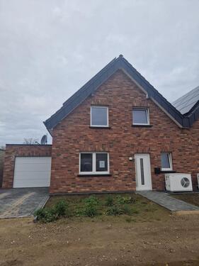 Foto - Doppelhaushälfte Goch-Nierswalde mit Garten und 2 Garagen Neubau