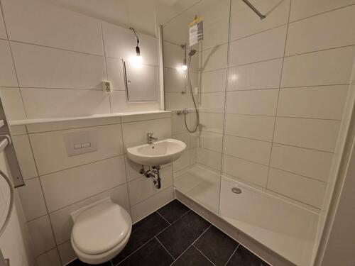 Foto - *Bezugsfertig ab 01.05.2026* - 3 Zimmer im EG mit großer Dusche, offener Küche und Balkon