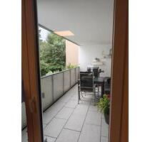 Neuwertige, zentrale 3 Zimmer-Whg mit Balkon, EBK und TG - Kirchheim unter Teck