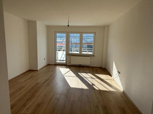 Foto - Wunderschöne renovierte 2-Zi.-Wohnung mit großem Balkon!
