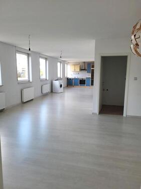 Foto - Große hell geräumige 2 Zimmerwohnung 100 qm Erdgeschoß vermieten