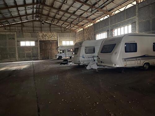 Foto - Stellplätze für Karavan, Autos, LKW zu vermieten