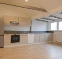 Bellheim: 2,5-Zimmer Dachgeschoßwohnung mit EBK ! Für den Single oder das Paar !