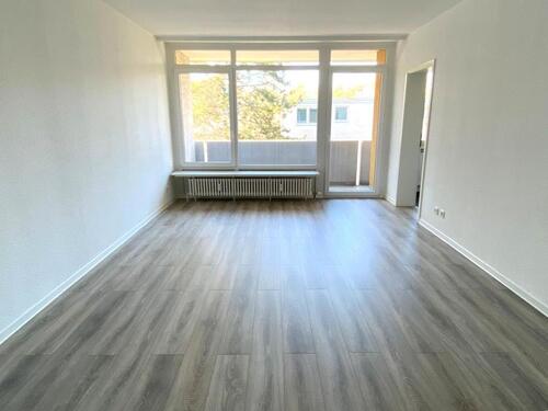 Foto - Für SPORTLICHE 3. Etage ohne Aufzug - LAMINAT - FRISCH RENOVIERT - große Küche * XL Wohnzimmer