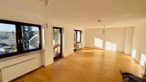 Foto - Helle 4-Zimmer Maisonette-Wohnung mit Balkon in Germering mit Gartenmitbenutzung, zentral gelegen