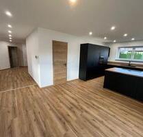 Vermiete helle 3,5-Zi.-EG-Whg. + Terrasse, Garten, Carport - Ellwangen (Jagst)