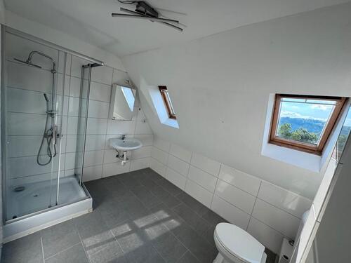 Foto - Helle, renovierte 4-Zimmer-Dachgeschosswohnung