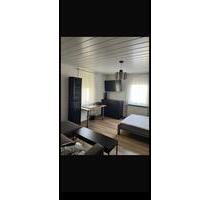 Büroraum 1.OG mit separaten WC - 260,00&nbsp;EUR Kaltmiete, ca.&nbsp; 18,00&nbsp;m&sup2; in Göppingen (PLZ: 73037) Bruckwasen