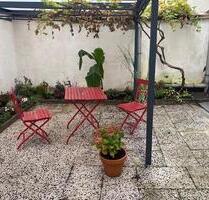 ruhige 2 Zimmerwohnung mit Hinterhofterrasse, ideal für Person mit Spaß an Pflanzen - Krefeld