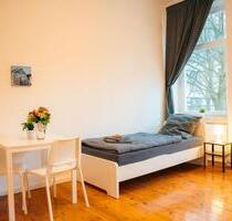 Dein 20qm All-Inclusive Room! Highspeed-WLAN, eigener TV & Balkon - Osnabrück Wüste