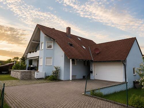 Foto - Traumlage! Zweifamilienhaus mit großem Garten