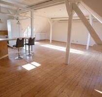 Lichtdurchflutete 95 m² Altbau-Dachgeschosswohnung, City - Gifhorn