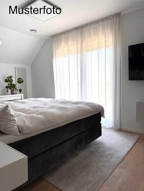 Foto - Kernsanierte, vollmöblierte 2 Zimmer 34m2 DG Wohnung in Toplage