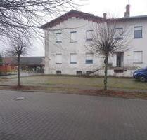 Zu Verkaufen ein Haus (380 m²) zur Renovierung, dazu eine Halle - Klötze