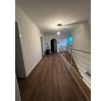 Kernsanierte 4,5-ZimmerOG-Whg,Dachterrasse,Stp,Dachboden - Brackenheim Kernsanierte 4,5-ZimmerOG-Whg,Dachterrasse,Stp,Dachboden - Brackenheim