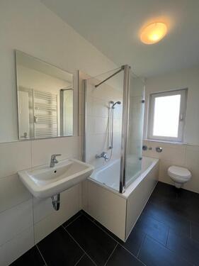 Foto - WOHNEN WIE NEU - Sanierte 3-Raumwohnung mit moderner EBK & Bad