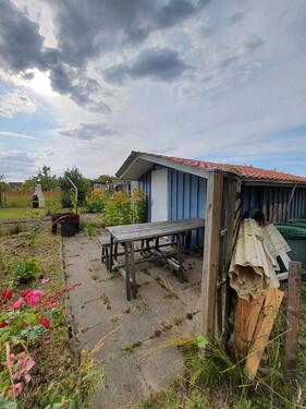 Foto - Kleingarten mit Häuschen und Obstbestand