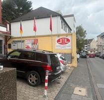 Haus mit drei Einheiten plus neben Bau mit über 800 Quadratmetern - Solingen