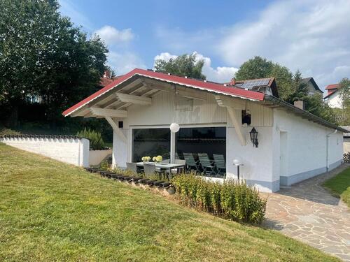 Foto - Ehemalige Schwimmhalle mit Potential 600qm Grundstück in Krombach