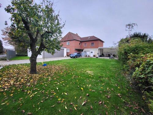 Foto - Geräumiges 7-Zimmer Haus mit Garage und Carport in Wasbüttel