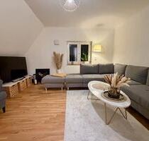 Das könnte Ihr neues Zuhause sein- stylisch und schick im Dach! - Esslingen am Neckar Hegensberg