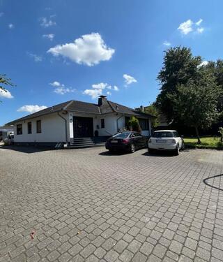 Foto - Wohnhaus + Autowerkstatt + Büro Gewerbegrundstück