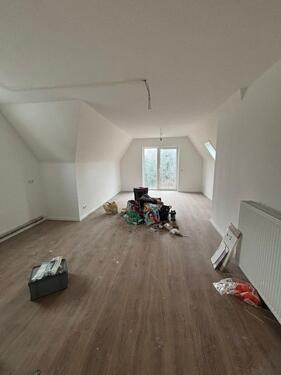 Foto - FRISCH SANIERT: GROSSE 5 ZIMMER WOHNUNG ZENTRAL IN MECKELFELD