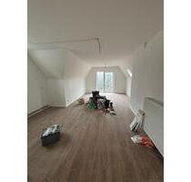 FRISCH SANIERT: GROSSE 5 ZIMMER WOHNUNG ZENTRAL IN MECKELFELD - Seevetal Hagolt