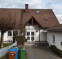 Großzügige Dachgeschoss Wohnung - Straßenhaus