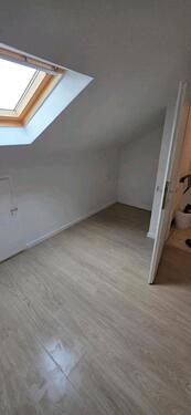 Foto - 2 - Zimmer- Dachgeschoss Wohnung