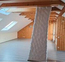 Helle 2,5 Zi. DG-Wohnung in Toplage nähe U-Bahn Kleinreuth - Nürnberg Gaismannshof