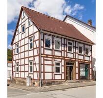 Renoviertsaniert Wohnhaus m. Gewerbe,LagerGewerbe, große Garage - Bad Arolsen