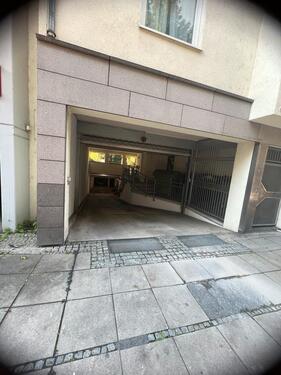 Foto - Tiefgaragenstellplatz - 100,00 EUR Miete,