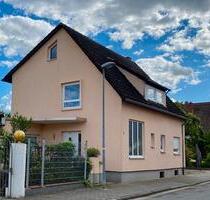 Großzügiges freistehendes 1-2 Familienhaus mit Garten und Garage - Haßloch