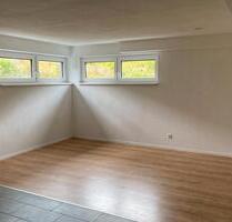Helle & neuwertige 2-ZKB-Souterrain Wohnung mit EBK & Stellplatz - Scheuring