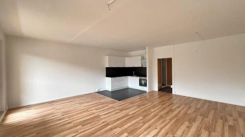 Foto - OFFENE, HELLE & MODERNE 3 RAUM-WOHNUNG – mit EBK & Balkon