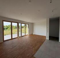 Neubau in Saarbrücken - Maisonettewohnung mit Terrasse und Stellplatz zu vermieten.