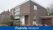 Foto - Gepflegtes Einfamilienhaus in ruhiger Wohngebietslage von Oldenburg mit Terrasse und zwei Garagen