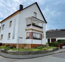 Gepflegtes Mehrfamilienhaus mit Nebengebäude in 65329 Hohenstein