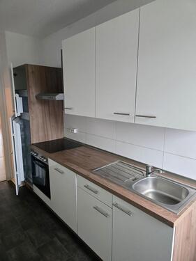 Foto - Singlewohnung mit Einbauküche + Tageslichtbad und Balkon im Hochparterre!!