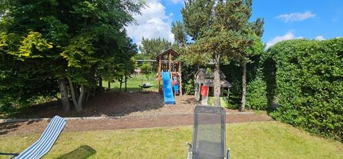 Foto - Kleingarten Pachtgarten mit Qek-Wohnwagen + Steinlaube in Lützen