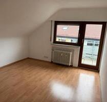 2-Zi DG-Wohnung mit Balkon & EBK in ruhiger Lage – ab 01.05. - Kernen im Remstal