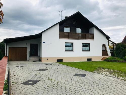 Foto - Zweifamilienhaus zur Miete - 1.900,00&nbsp;EUR Kaltmiete, ca.&nbsp; 217,00&nbsp;m&sup2;