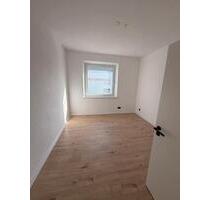 Erstbezug nach Sanierung! 3 - Zimmer Wohnung - Selb