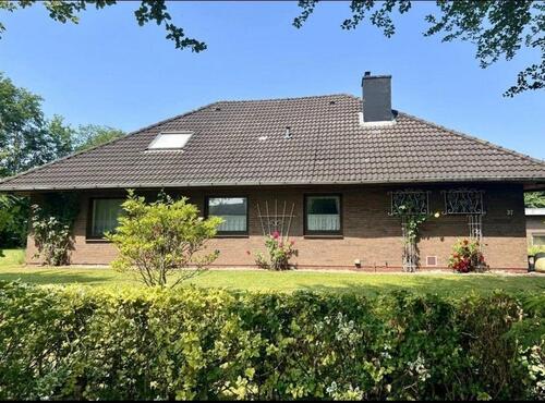 Foto - Freistehender Bungalow auf großem Grundstück zu verkaufen