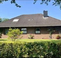 Freistehender Bungalow auf großem Grundstück zu verkaufen - Mildstedt