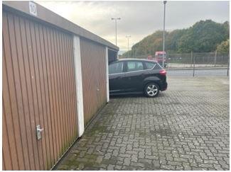 Foto - Garage Stellplatz mit abschließbarem Garagentor Garagen Lagerraum