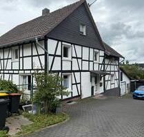 Haus zu verkaufen - 185.000,00&nbsp;EUR Kaufpreis, ca.&nbsp; 120,00&nbsp;m&sup2; in Reichshof (PLZ: 51580)